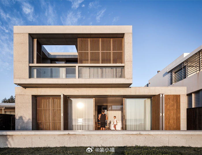 把家安在海滩边！澳洲现代别墅，纯粹材料+坚固设计，年轻家庭度假太惬意