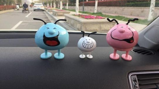 我们购买了汽车之后，不仅需要按时保养，还要遵守交通规则。