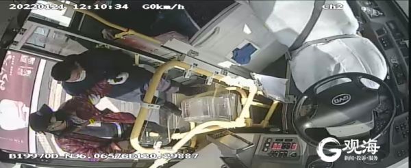 冬日街头,青岛司机热心故事温暖续写……休闲区蓝鸢梦想 - Www.slyday.coM 冬日街头,青岛司机热心故事温暖续写……休闲区蓝鸢梦想 - Www.slyday.coM