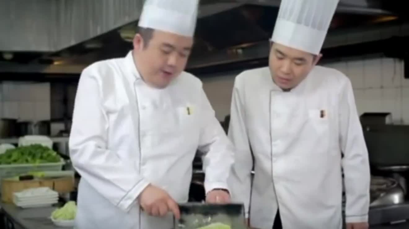 为了做厨师大鹏苦练刀工最后手都没了