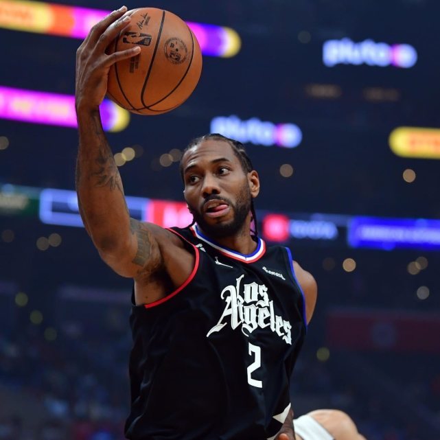 姆巴耶与霍华德谁是76人内线霸主