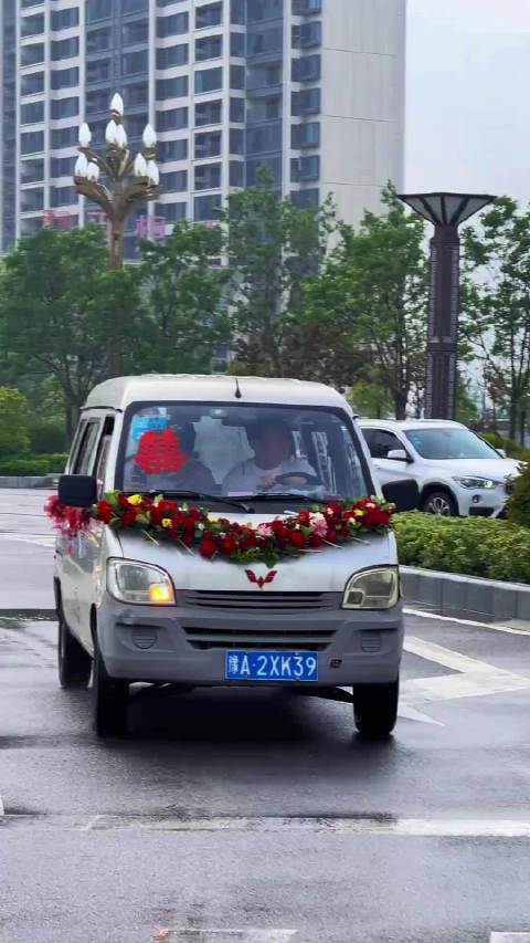 五菱宏光曾在困难时期陪伴着他如今依然是他们心中的糟糠之妻无论未来如何