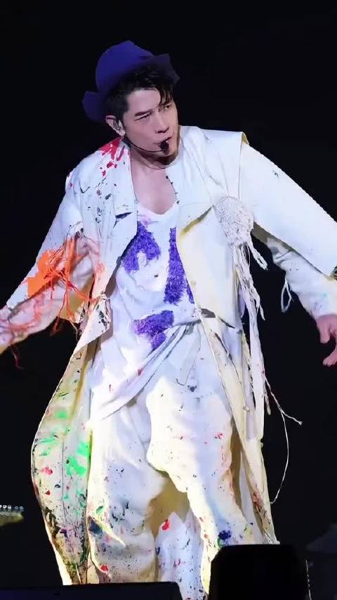 看郭富城唱跳舞台就是享受他律动的丝滑