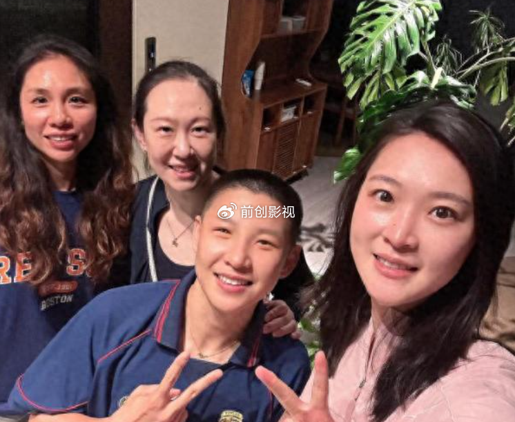 女排4大前国手聚会：3人已结婚成为母亲，唯有1人40岁至今仍单身