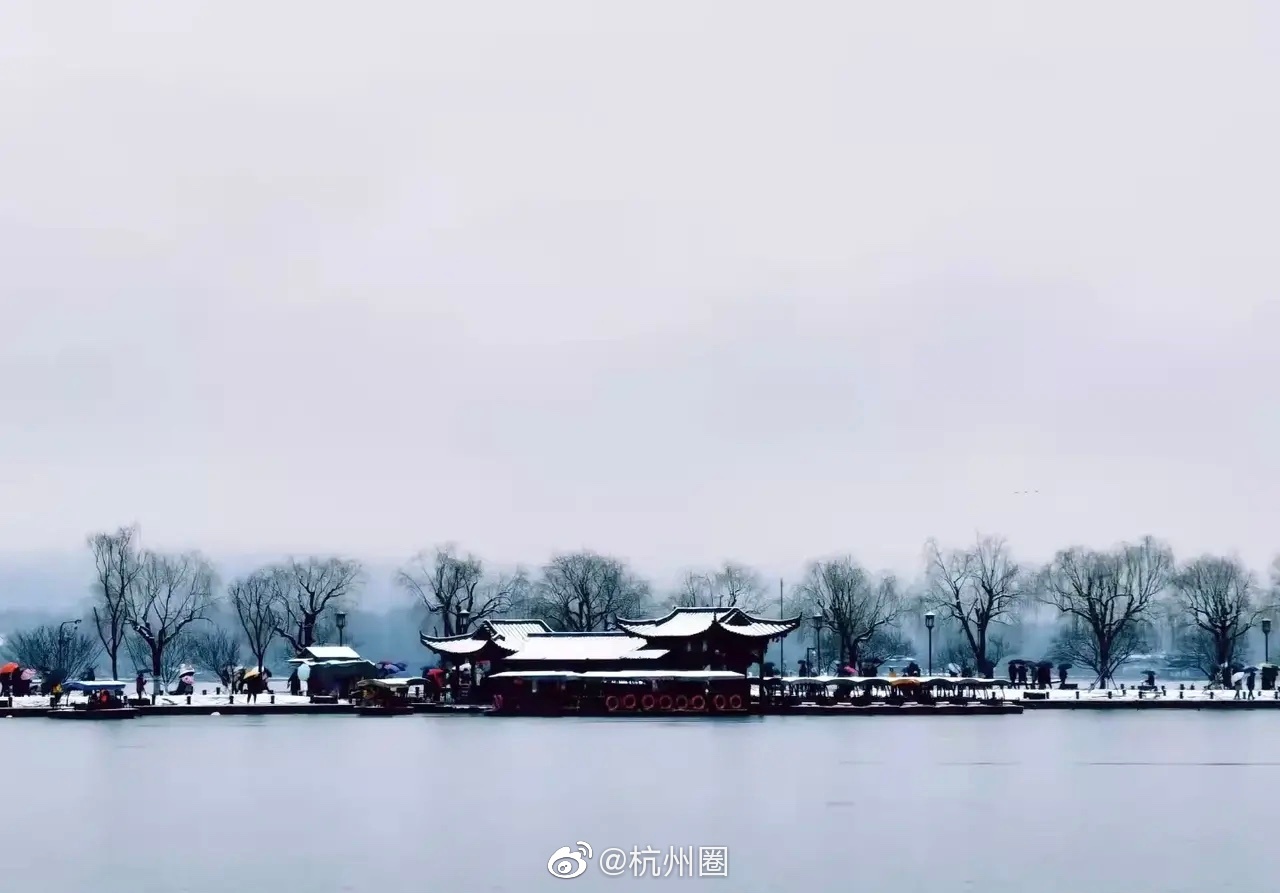 西湖雪景美如画