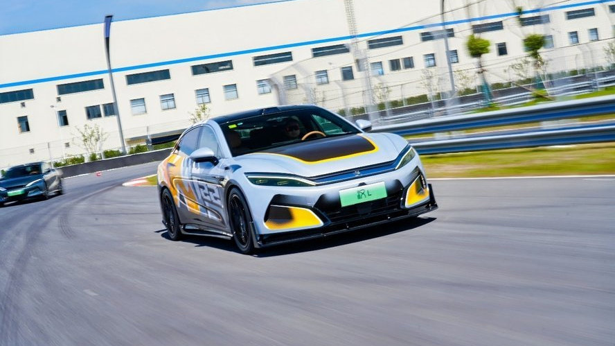 比亚迪汉L赛道体验，火力全开