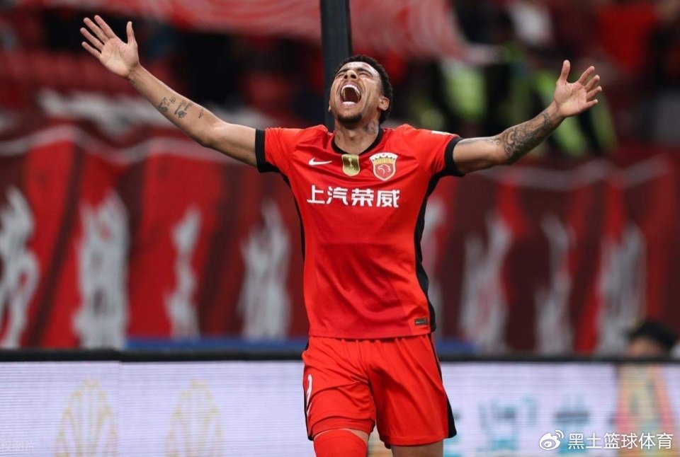 当“铜靴”高中锋离队，上海海港的战术体系将面临怎样的挑战与变革？