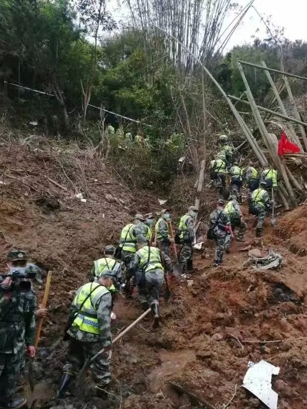 最新!武警、消防等救援力量进入东航坠机现场,搜寻黑匣子……广西梧州公告休闲区蓝鸢梦想 - Www.slyday.coM 最新!武警、消防等救援力量进入东航坠机现场,搜寻黑匣子……广西梧州公告休闲区蓝鸢梦想 - Www.slyday.coM