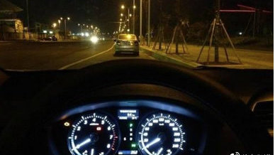 夜间开安全车需要注意什么