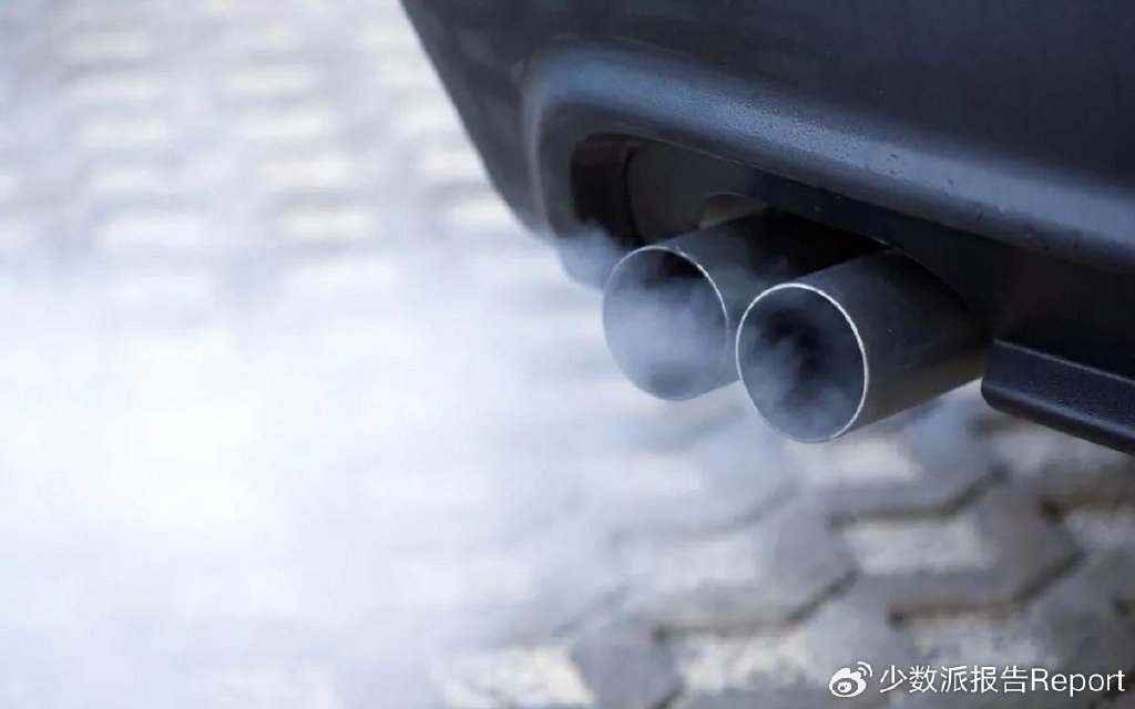 中级车销冠依然是油车，到底是谁在买“老旧油车”？