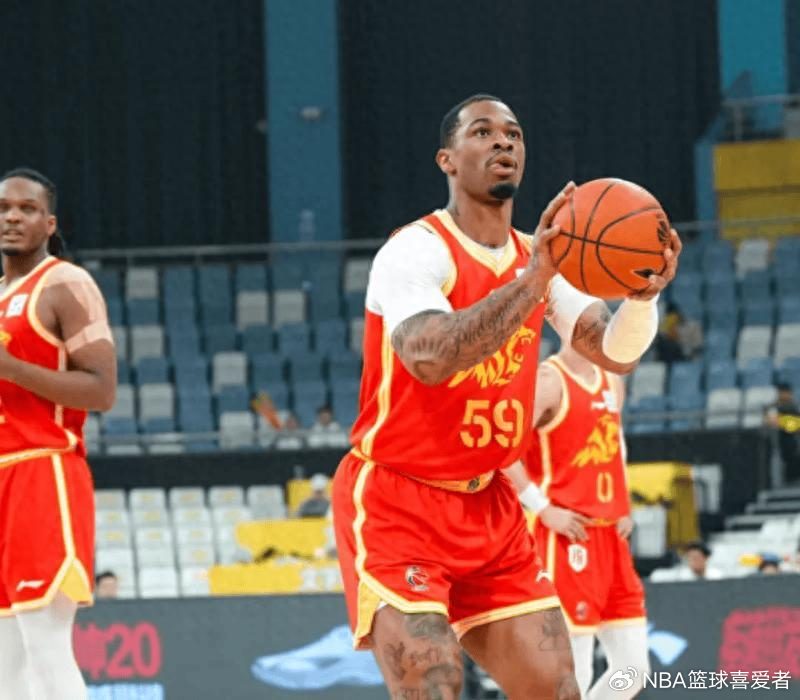 砍40+13，广厦双外援掀翻青岛！王博用兵显奇效，冠军中锋被激活