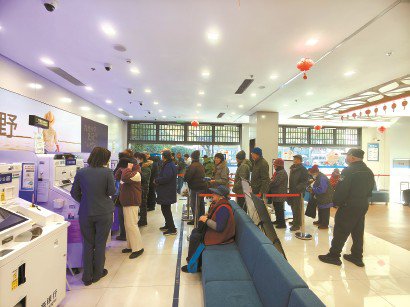 点钞机“哗啦”响  沓沓新钞油墨香