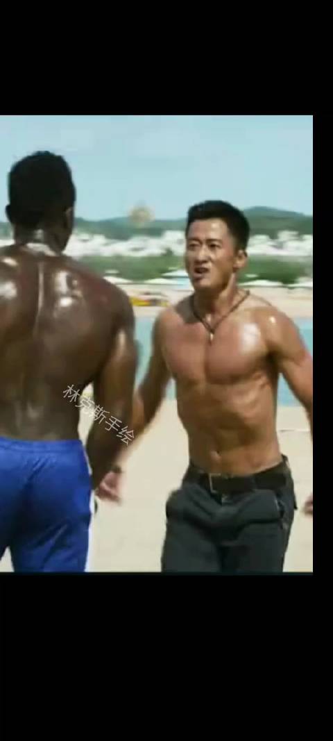 战狼与当地人打成一片，其乐融融！