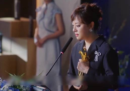 蛮好的人生大结局：胡曼黎独美搞事业，终于拿到行业第一的奖杯