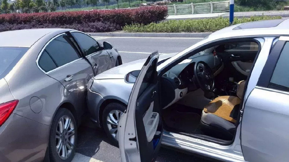 汽车发生事故，什么情况下保险公司不会赔偿？三种情况应尽早知道