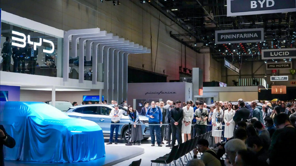 比亚迪演绎中国智造闪耀日内瓦车展，引领全球绿色出行新篇章