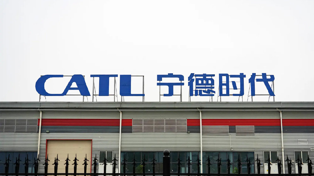 两年以后，油车“骨折”？“宁王”发话了，纯电车续航轻松过千