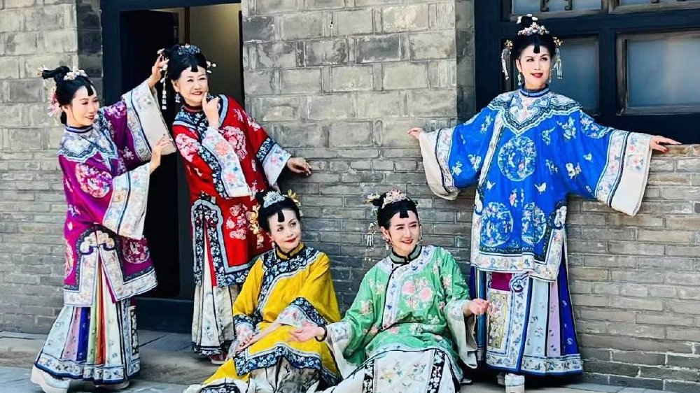 ″银发天团″惊艳山西！老来潮·少奶奶造型″炸街″平遥古城