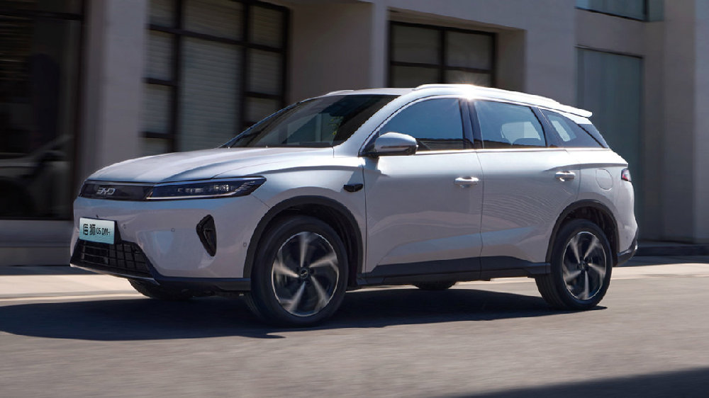 10万块买插混SUV，配置高、开着又放心的只有它！