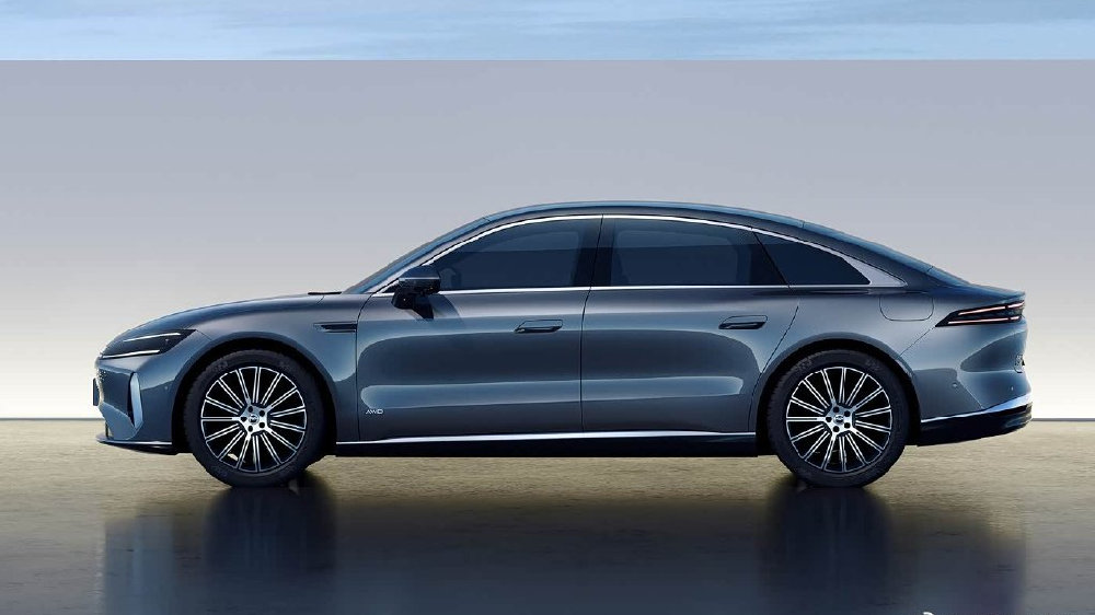 比雷军还能整活！某车企给车主买健康保险了，一买就是10年