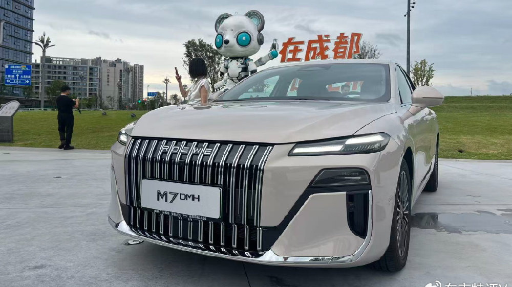 又一款国产中大型轿车来了，荣威M7 DMH上市，限时价8.58万起