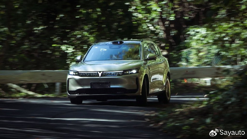 岚图FREE+刷新“秋名山”最快量产SUV纪录，谷口信辉实名点赞！