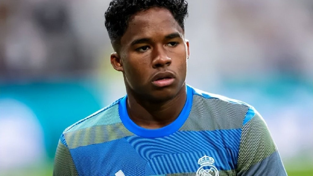 皇马一个决定太明智 直接吓退英超两大豪门 为天才新星找到最好下家