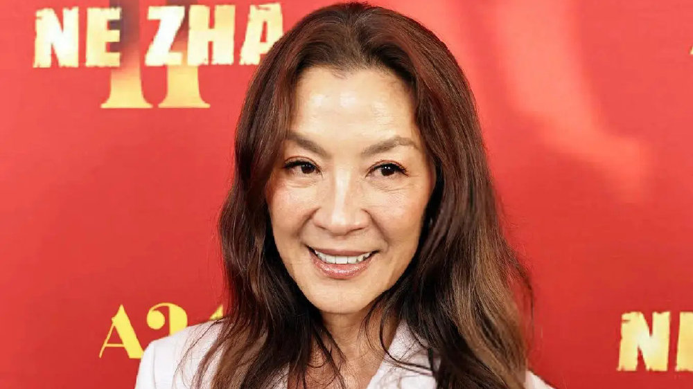 杨紫琼称好莱坞对亚裔女性刻板印象：总要找借口才愿启用亚裔面孔