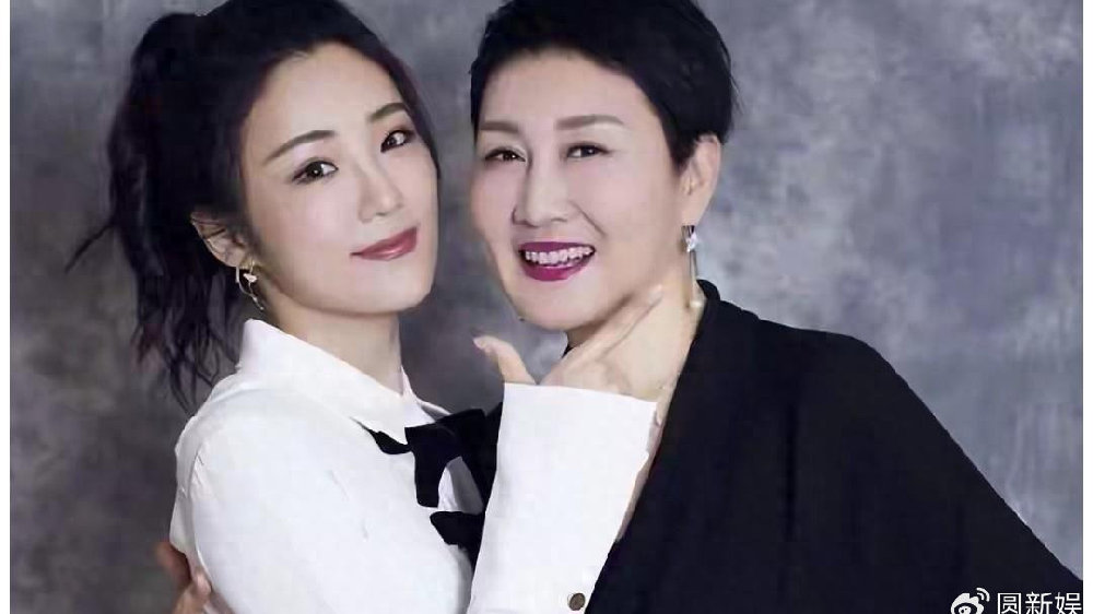 与丈夫一见钟情，结婚34年生了个“明星”女儿 原来她才是人生赢家