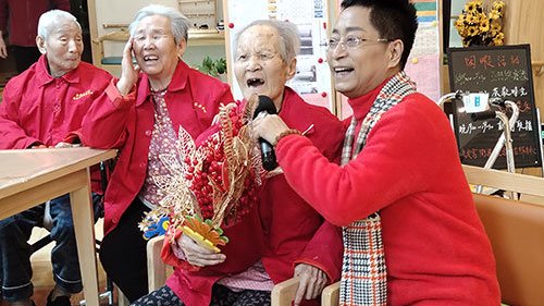 行走在水墨与青绿之间 洪波艺术展在深圳美术馆开展