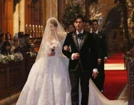 昆凌在家发生意外撞到了头部 经纪人回应没有大碍已经回家休养休闲区蓝鸢梦想 - Www.slyday.coM 昆凌在家发生意外撞到了头部 经纪人回应没有大碍已经回家休养休闲区蓝鸢梦想 - Www.slyday.coM