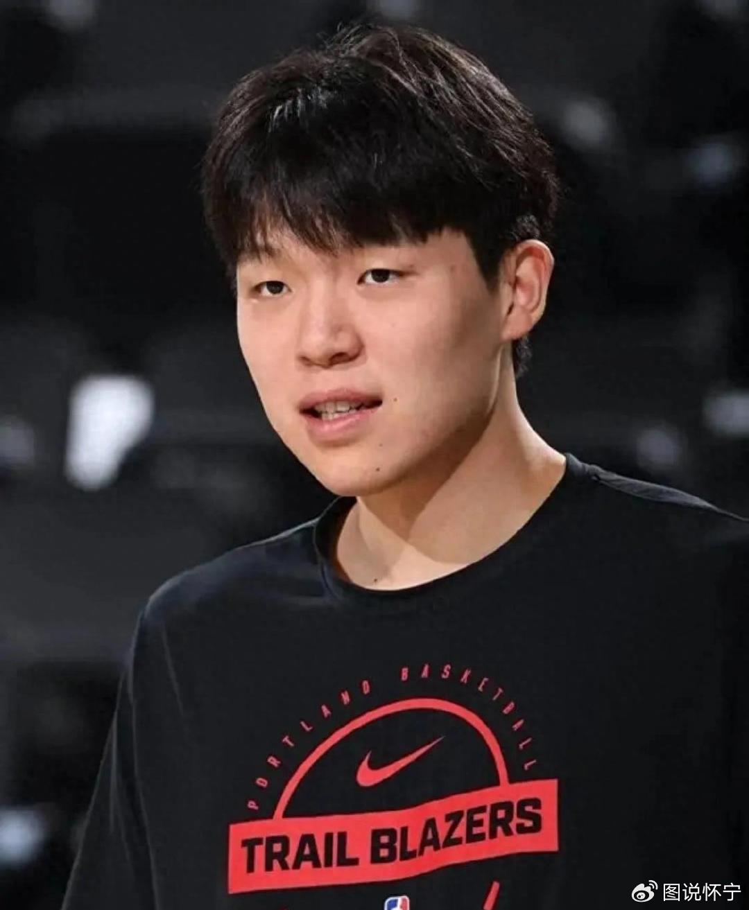 不是周琦杨瀚森！业内直言29岁悍将才是男篮内线核心，值得称赞