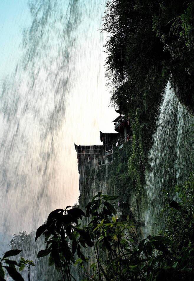 湖南湘西芙蓉镇·挂在瀑布上的千年古镇