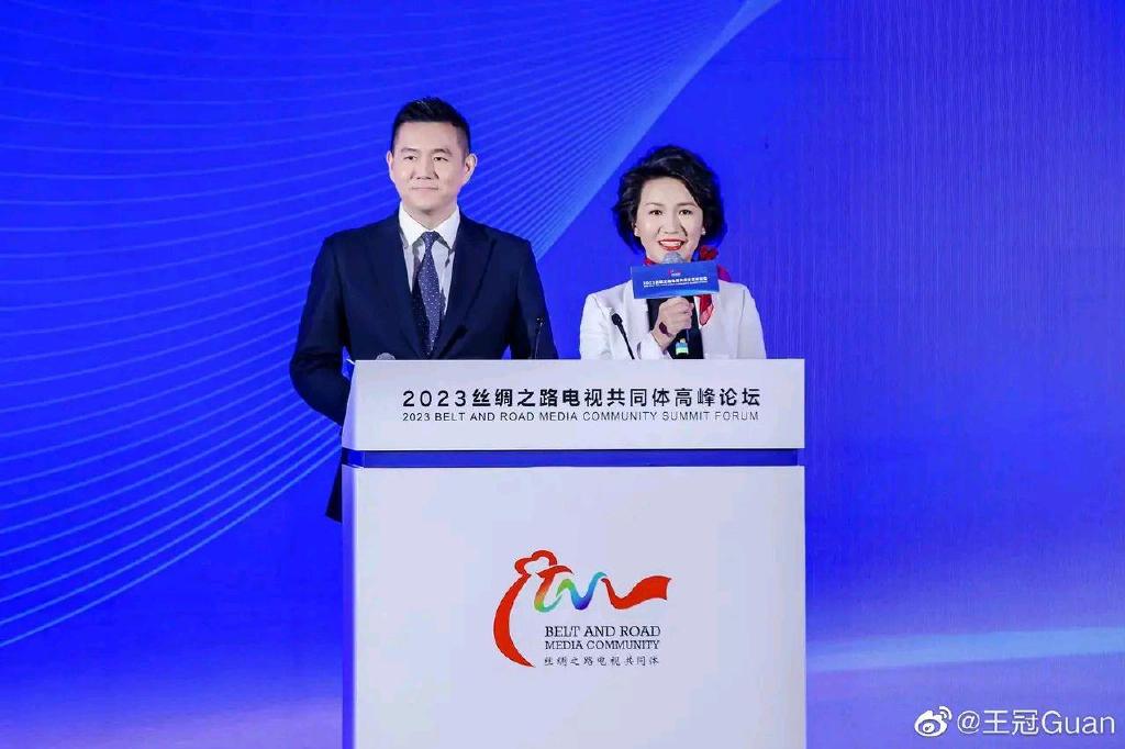 总台最帅英文男主播与最受欢迎英文女主播,同事多年首次搭档主持