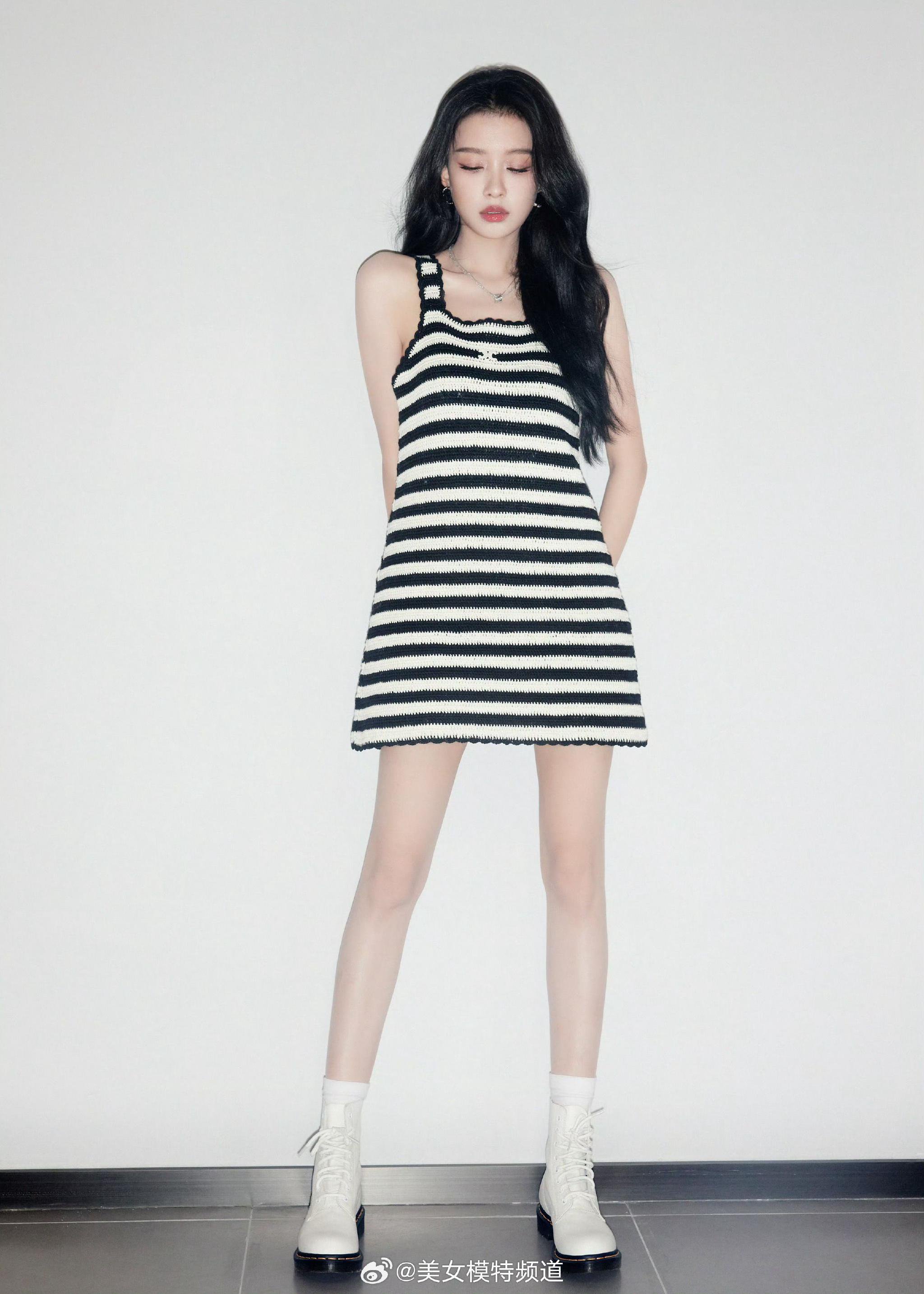 孙怡条纹的夏日穿搭色彩