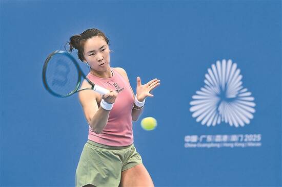 袁悦、张之臻轻松过关