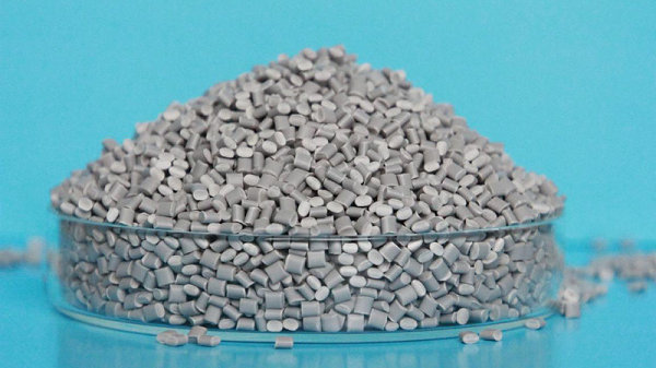 快看！汽车生产厂家越来越注重采用低气味改性PP 材料