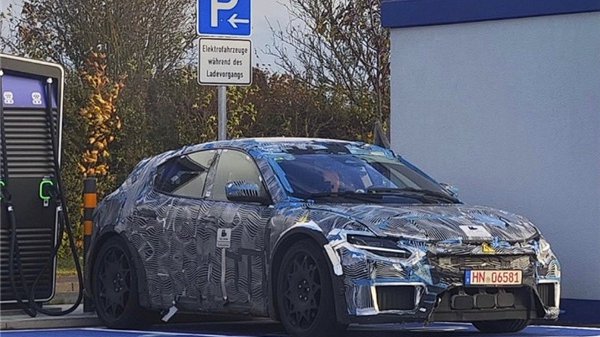 理想设计总监称法拉利纯电车与理想 i 系列设计相似