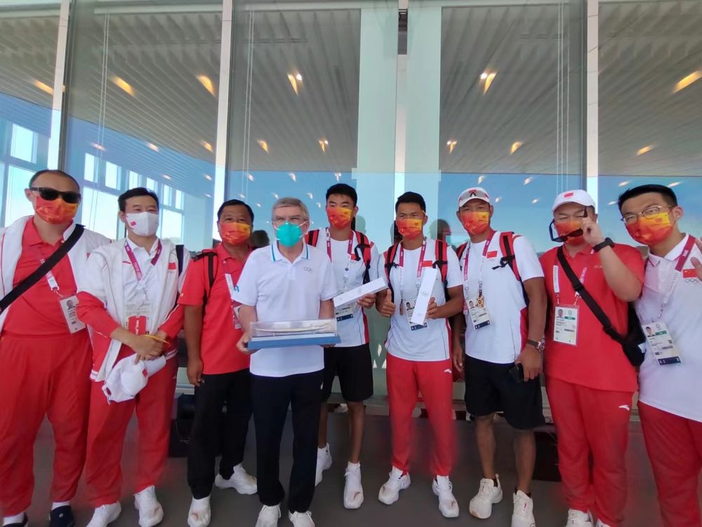东京奥运会丨国际奥委会主席巴赫看望中国皮划艇运动员休闲区蓝鸢梦想 - Www.slyday.coM 东京奥运会丨国际奥委会主席巴赫看望中国皮划艇运动员休闲区蓝鸢梦想 - Www.slyday.coM