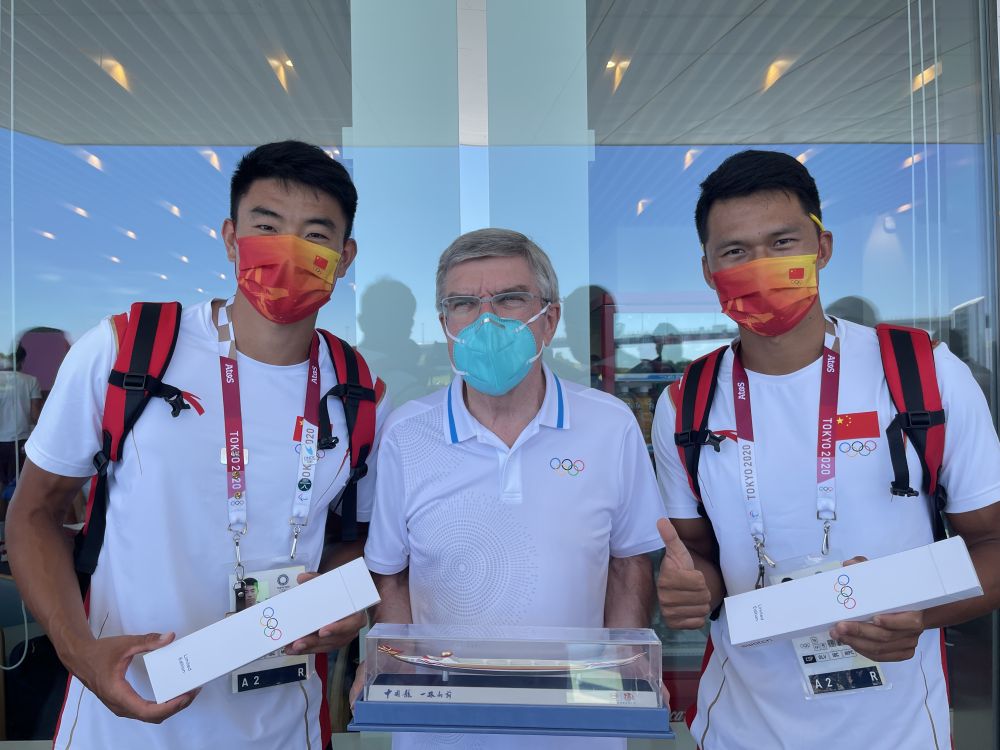 东京奥运会丨国际奥委会主席巴赫看望中国皮划艇运动员休闲区蓝鸢梦想 - Www.slyday.coM 东京奥运会丨国际奥委会主席巴赫看望中国皮划艇运动员休闲区蓝鸢梦想 - Www.slyday.coM