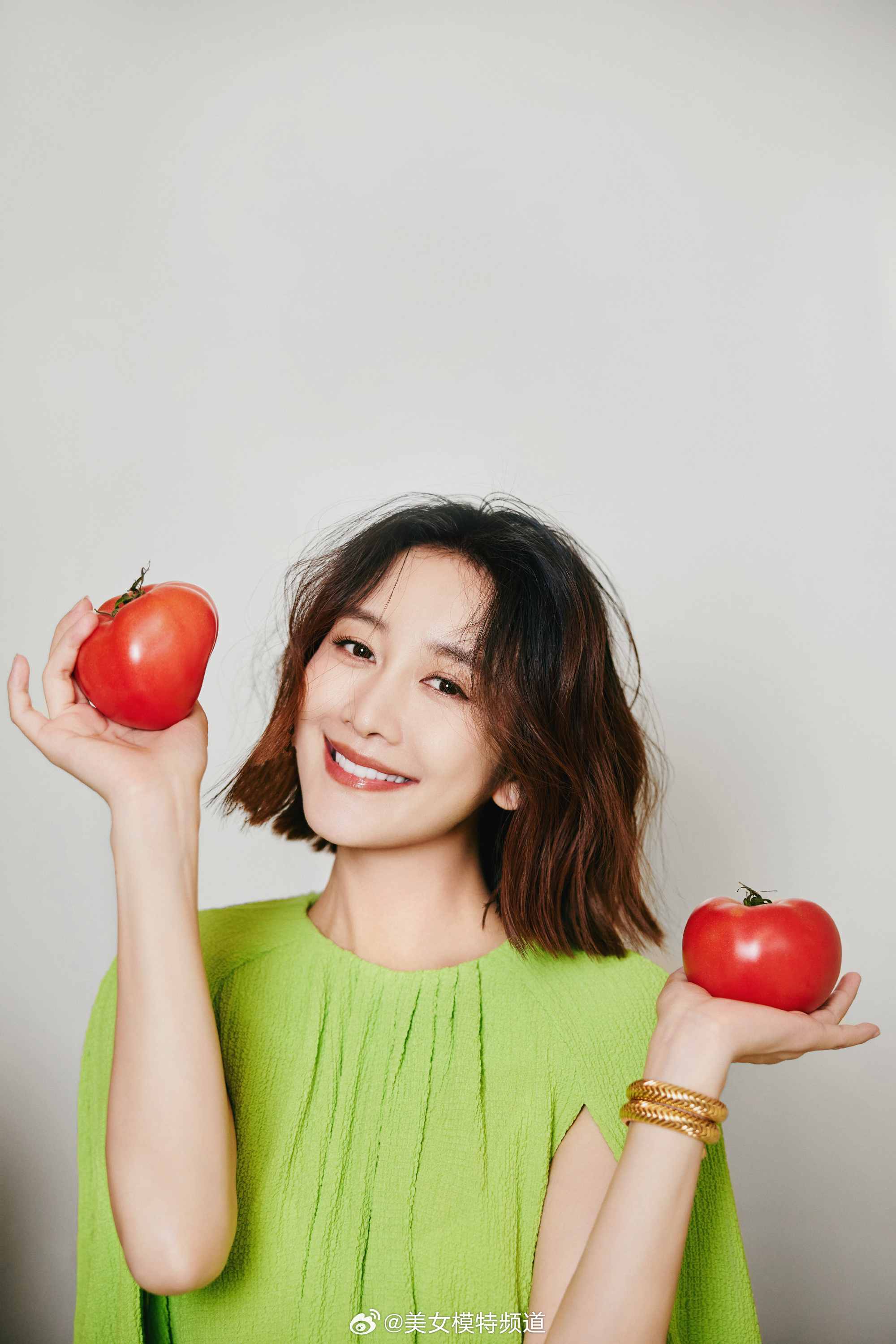 王鸥明媚闪耀自在轻盈