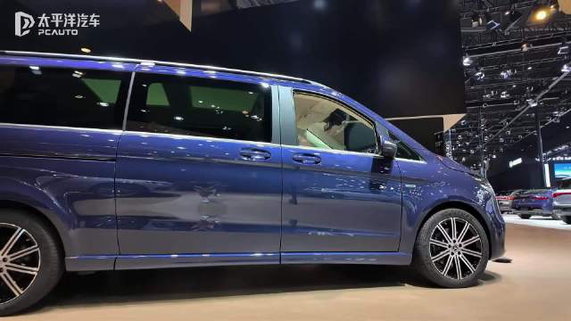 这回不用再“装修”！车展体验新款奔驰V级