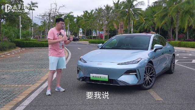 支持高阶智驾 加量又减价 试驾吉利银河E8