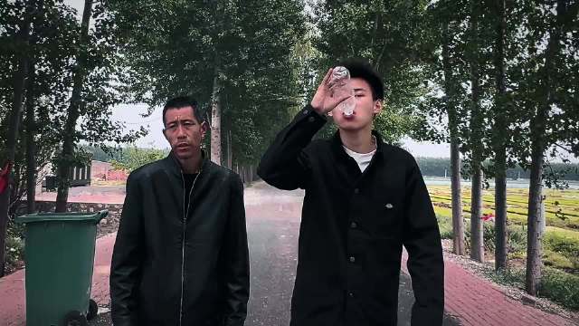 爱在黎明破晓前 你在黎明中 他在破晓前