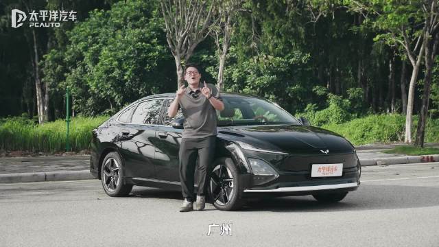 玩这么狠？十万级的五菱星光挑战魔鬼停车位！