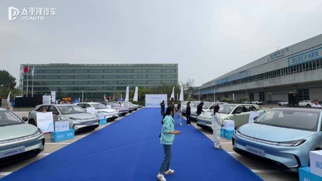 首批极狐T1交付，这排面太顶了！极狐T1以诚意引爆A0级市场