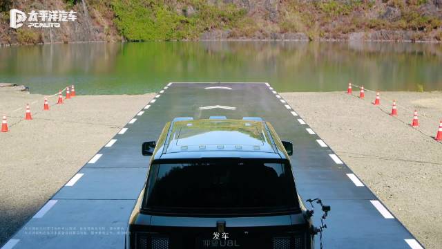 仰望U8L应急浮水紧急激活功能， 以极致技术造就鼎级安全。