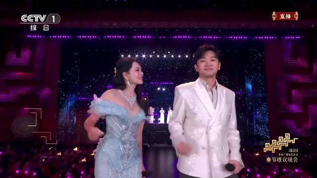 伊能静、苏有朋同台唱《踏浪》