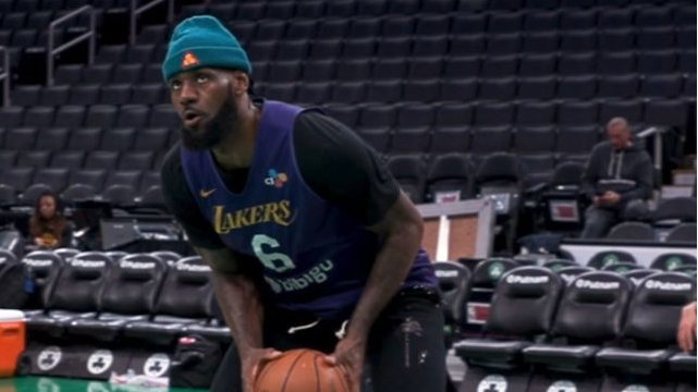 NBA直播詹姆斯父子同台首秀感动全场情感交织