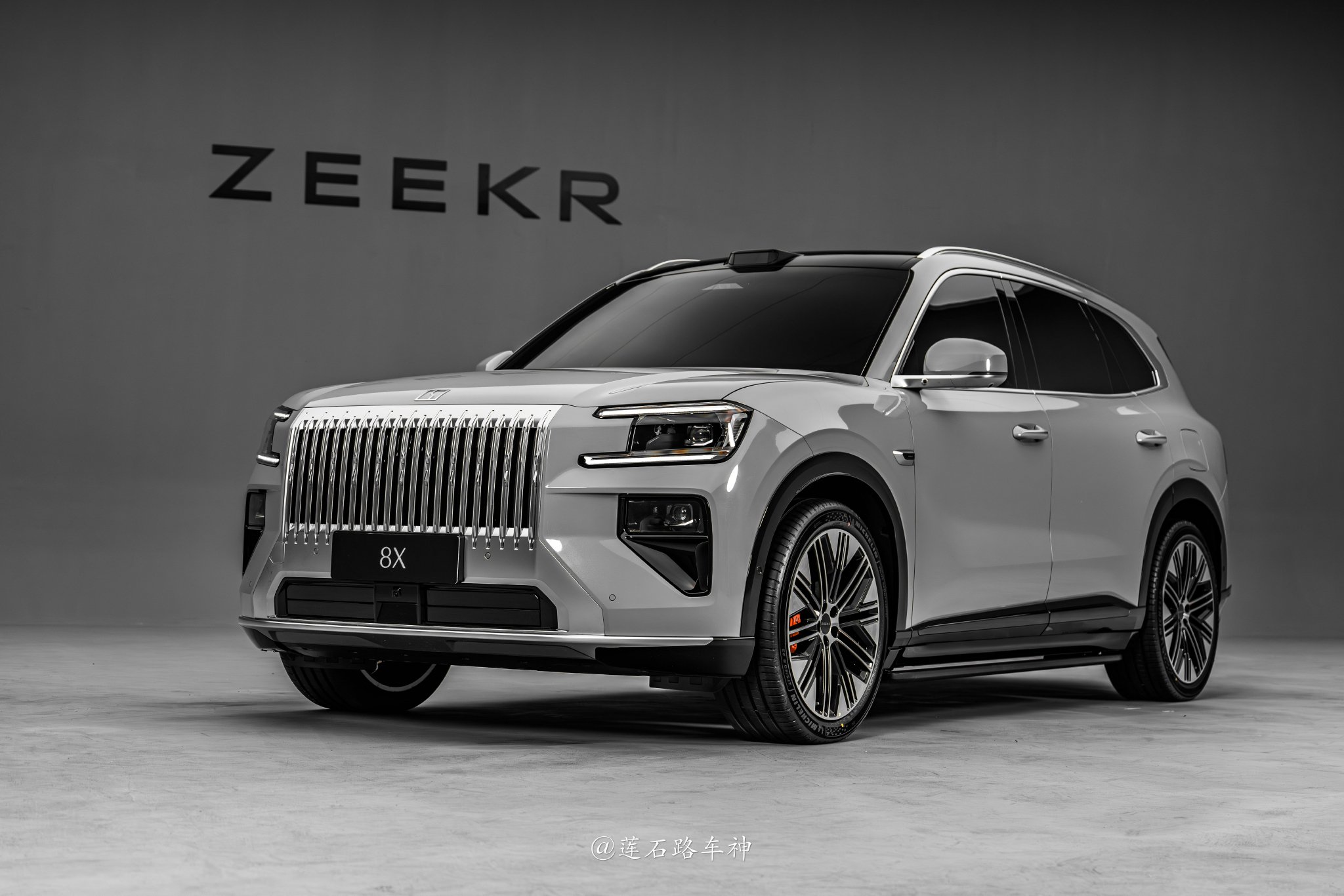 来一组灰色极氪8X的实拍图，帅不帅？